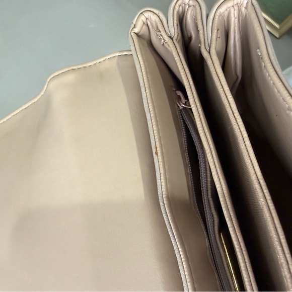 Vintage Tan Crossbody Bag with Gold Accents - Picture 4 of 8